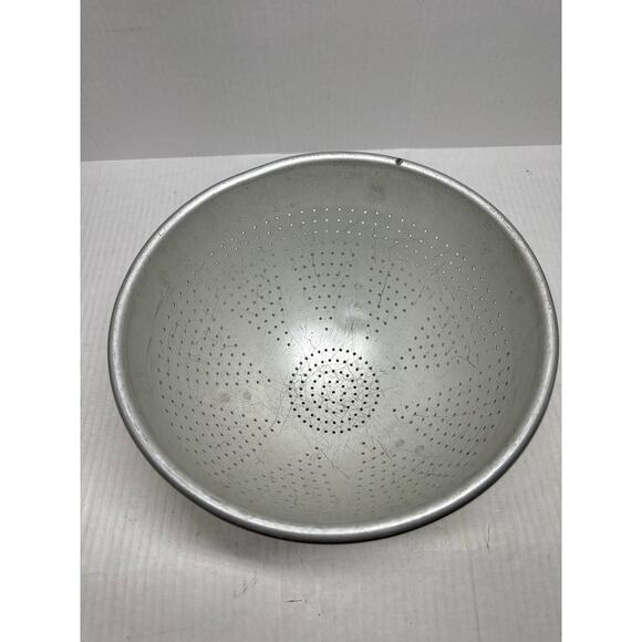 Vintage WEAR EVER Heavy Duty Aluminum -Colander Strainer- Footed Planter 3123 - Picture 1 of 5